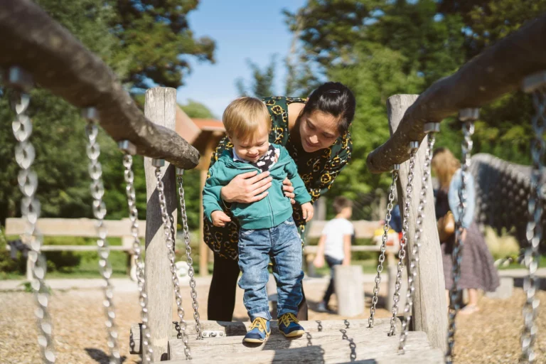 Portraits de famille à Croix au parc Mallet-Stevens